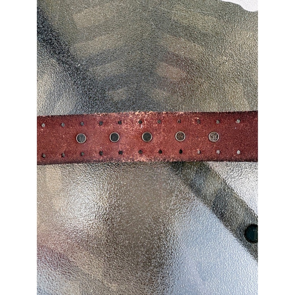 VTG Fossil Womens Medium Burgundy Leather Floral Stamped Studded Belt BT2817 200 - Picture 5 of 7